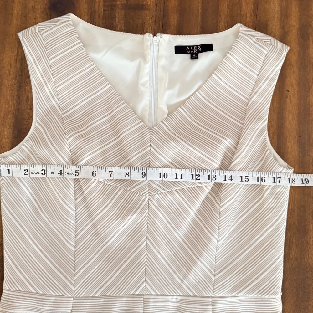 Alex‎ Marie Beige White Striped V-Neck Pleated Sheath Dress Womens Size 12 - Picture 8 of 11
